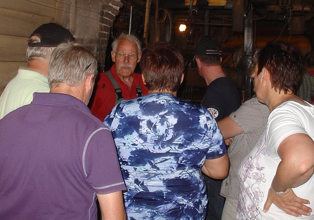 boerderij fietstocht 2011 Bram geeft uitleg