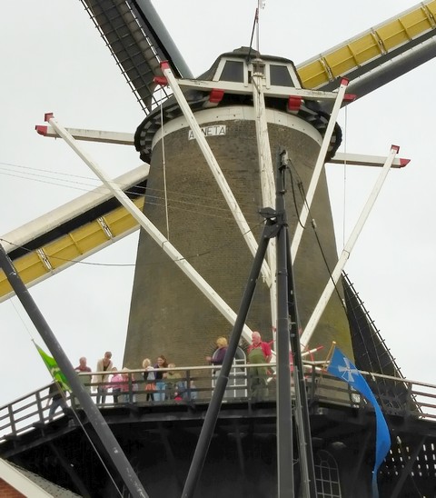 kinderen Avonjturijn op stelling van molen Agneta