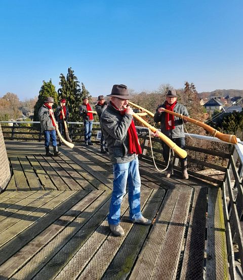 midwinterhoornblazers op molen Agneta