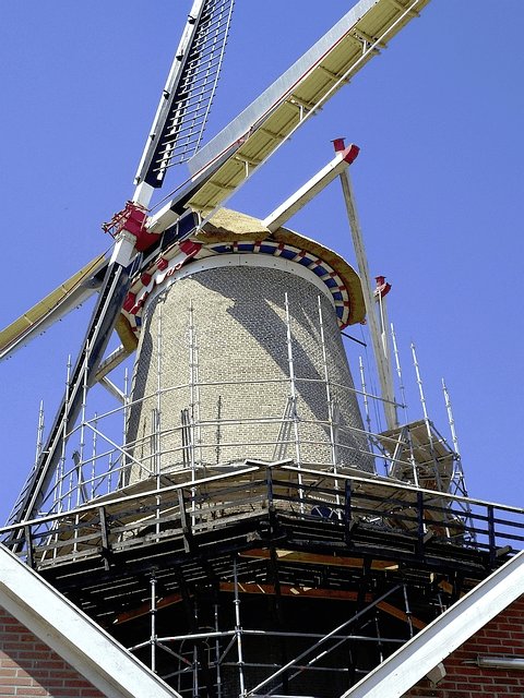 steiger boven stelling wordt weer afgebrolen